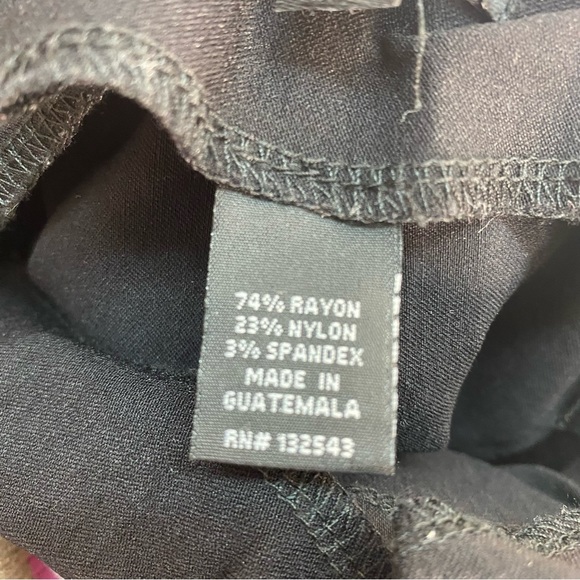 Laced up black shorts - Picture 8 of 9